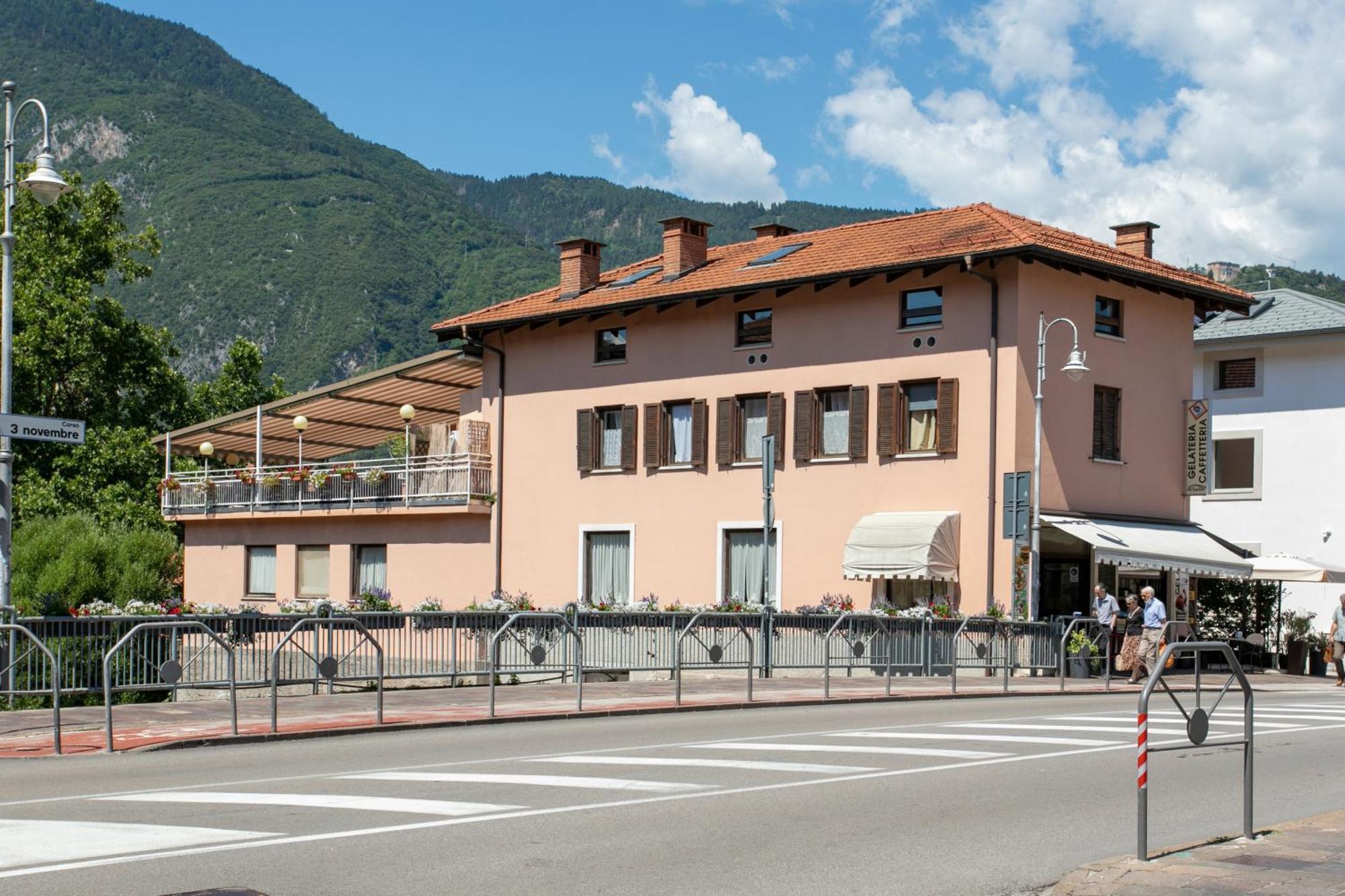 Appartamento Grande Al Ponte. Situato Vicino All'Ospedale, Al Parco E Al Centro Citta Trento Exterior foto